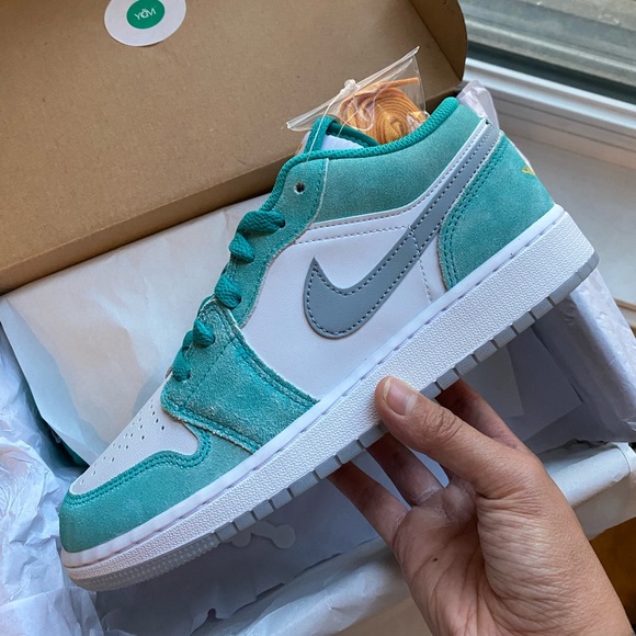 Jordan 1 Low - Emerald Turquoise / 7.5 women - Picture 3 of 7